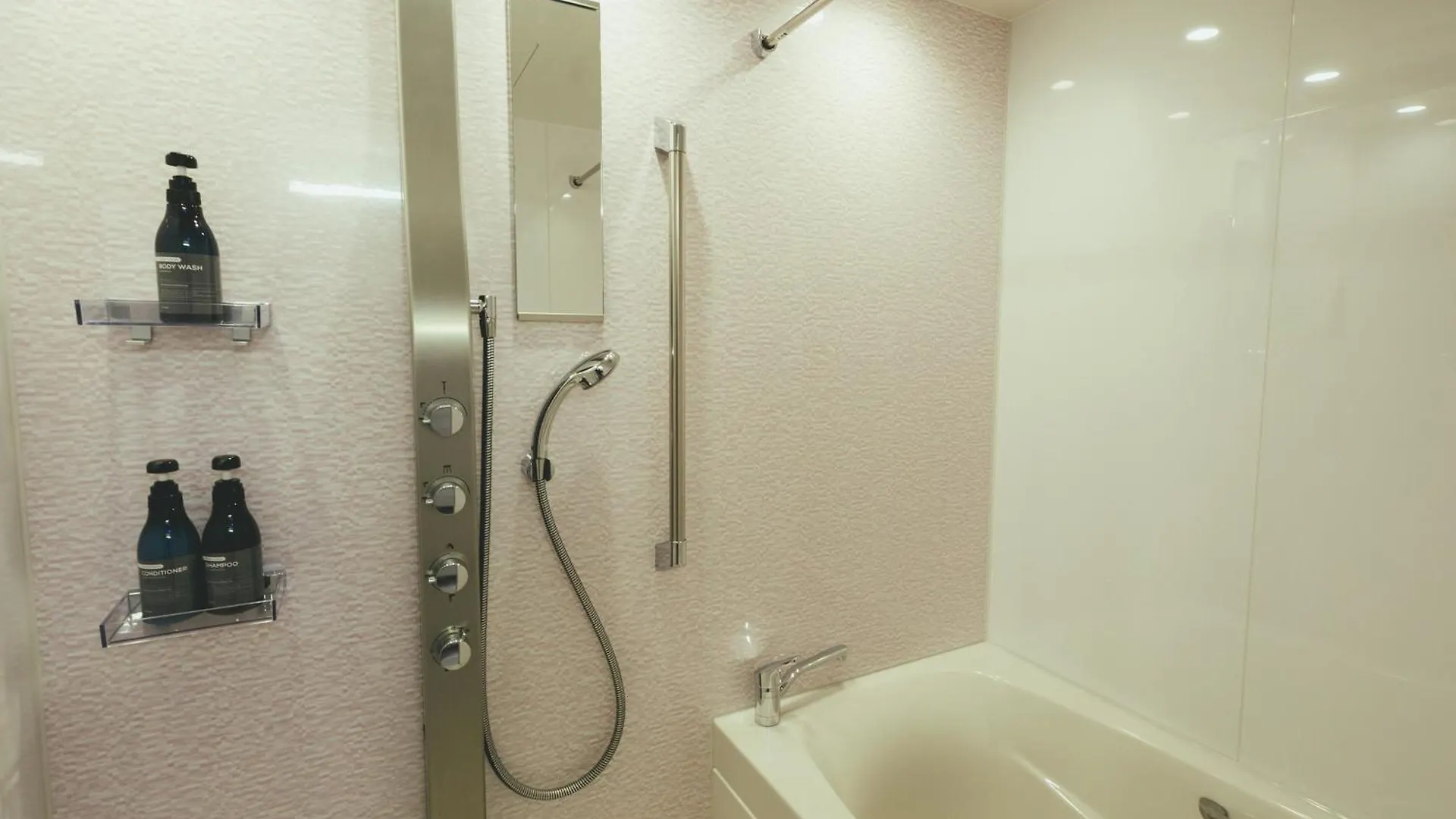 Liberated Hotel Haruyoshi Kaichi 후쿠오카 3*,
